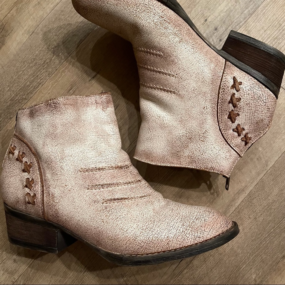Circle G White Distressed Ankle Booties